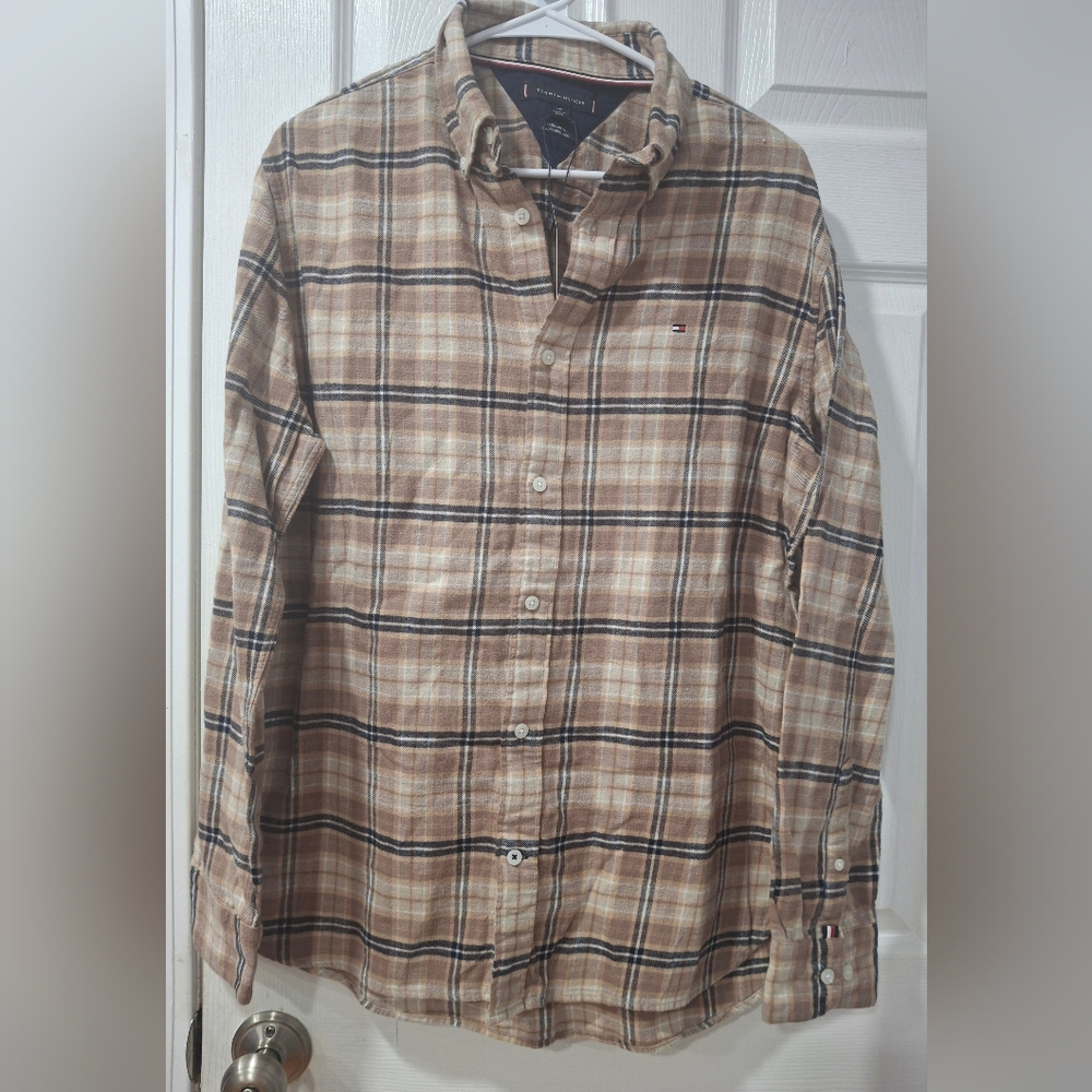Tommy Hilfiger Men's Beige and Brown Plaid Shirt